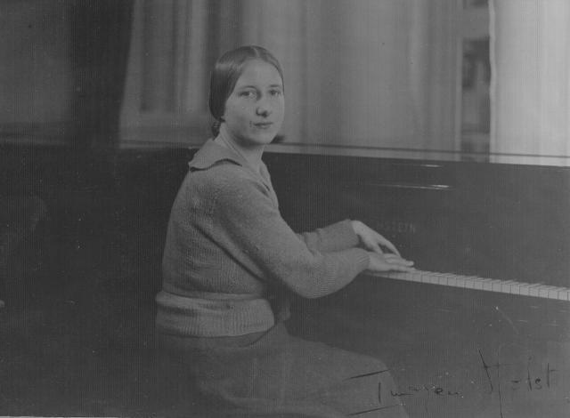 Imogen Holst circa 1928?